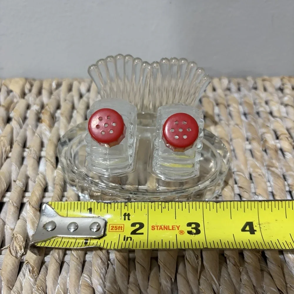Vintage Clear Pressed Glass Mini Salt Pepper Shakers Red‎ Tops Turkey Tail Tray